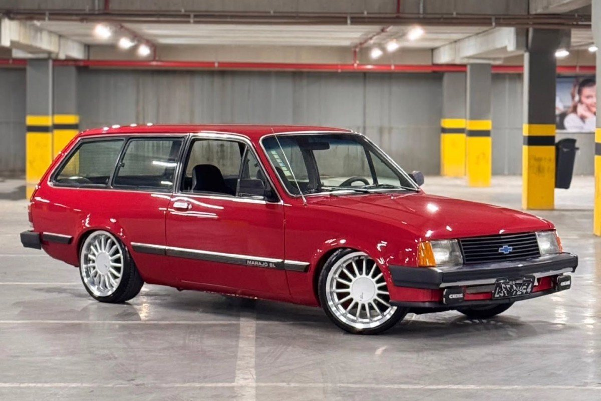 Chevrolet Marajó SL 1984 vermelha rebaixada — lateral 3/4 com rodas Aranha 17