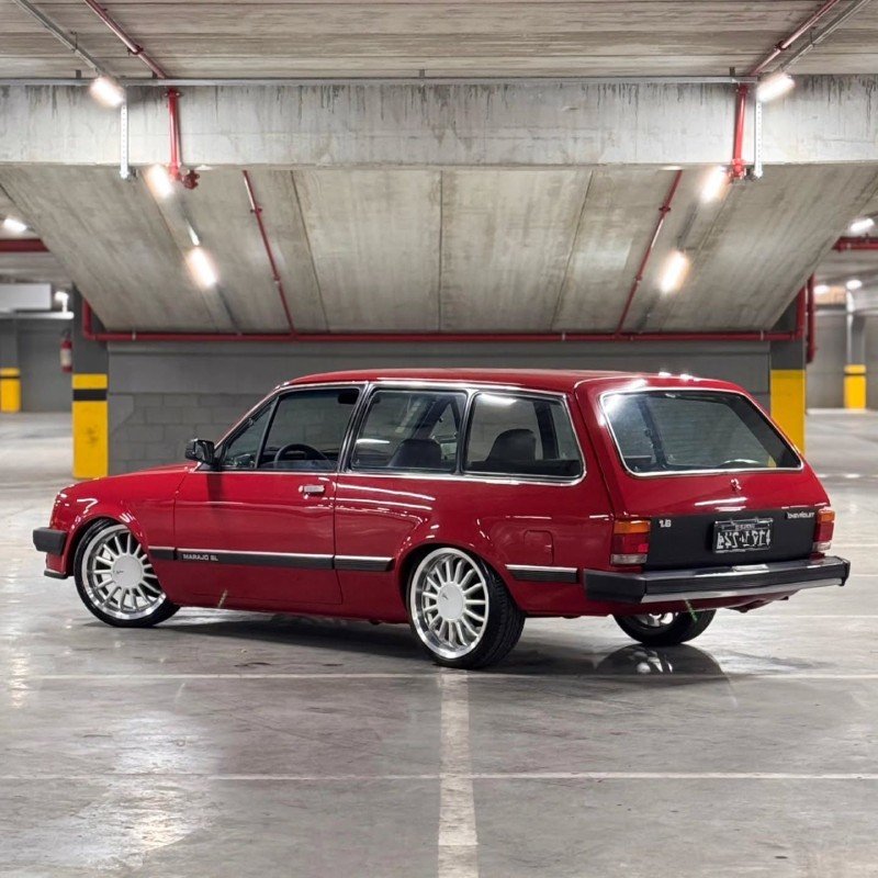 Chevrolet Marajó vermelha rebaixada — lateral 3/4 oposta